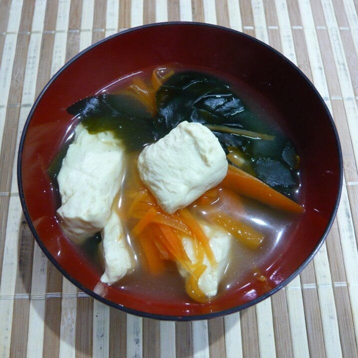 豆腐と人参とわかめの和風コンソメスープ
